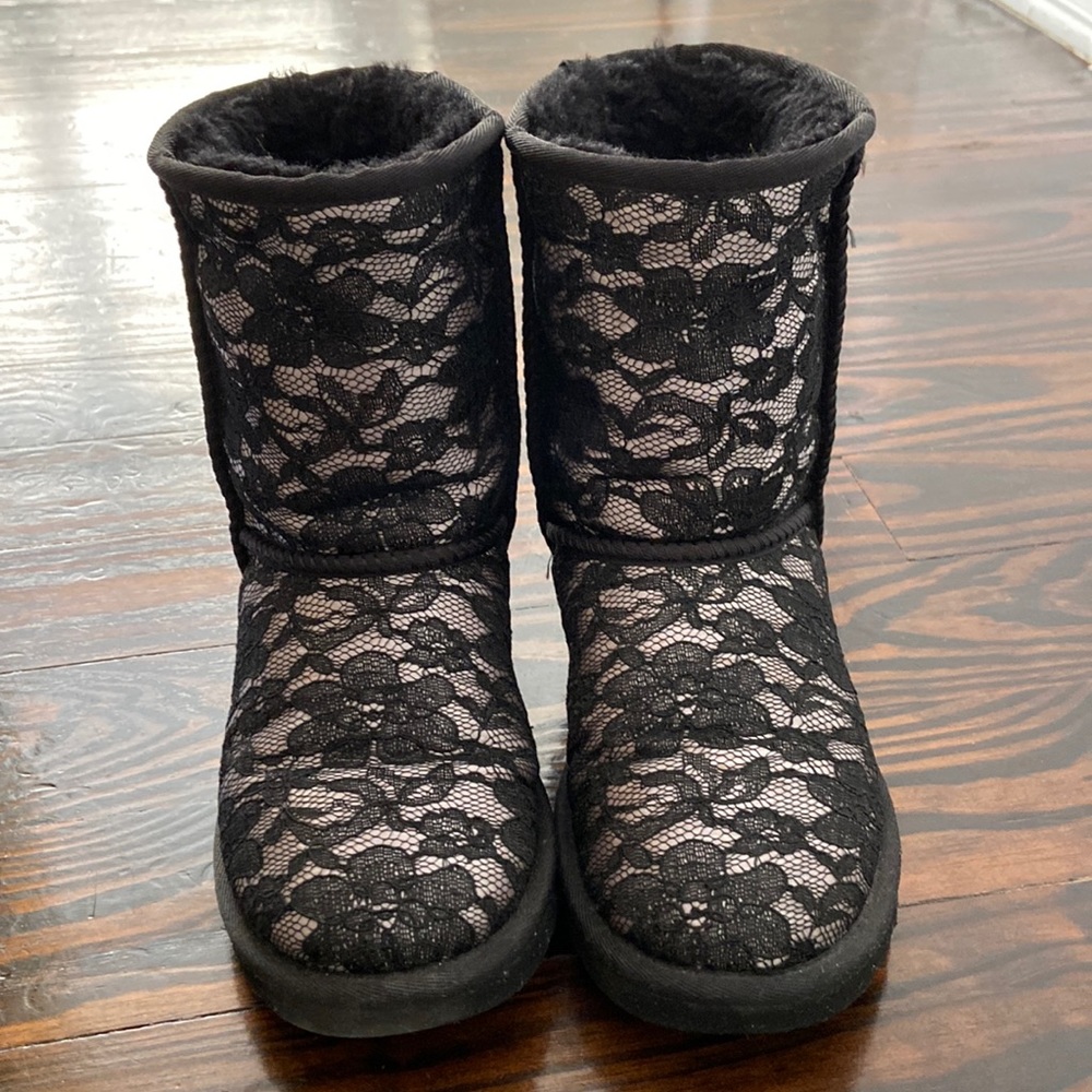 Authentic UGG mini size 5